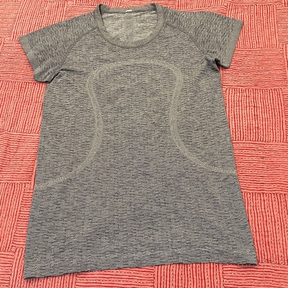 lululemon athletica women’s size 8 Heathered Gray Short Sleeve Tee - Picture 12 of 13